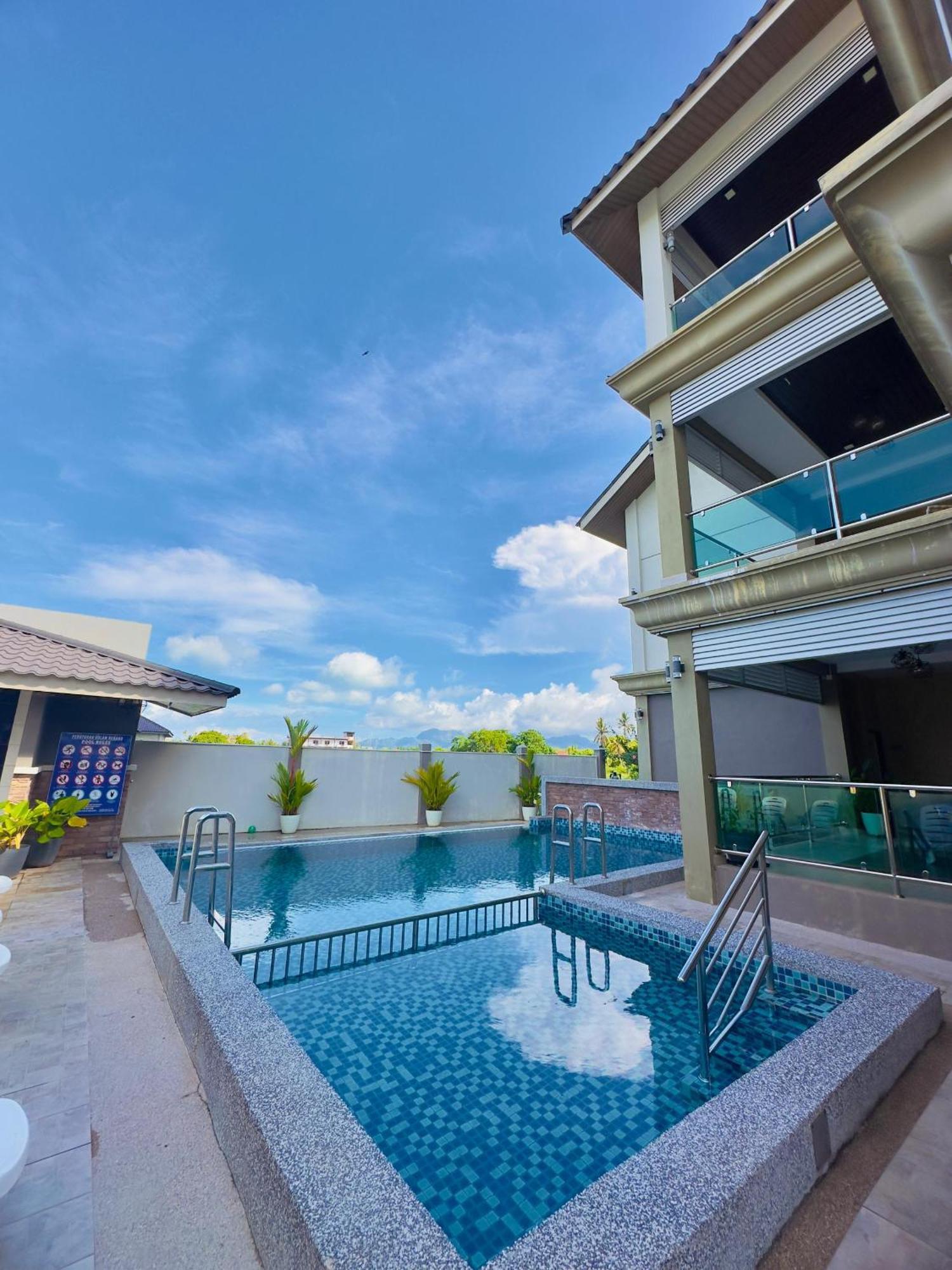 Grand Village Inn Pantai Cenang  Exterior foto